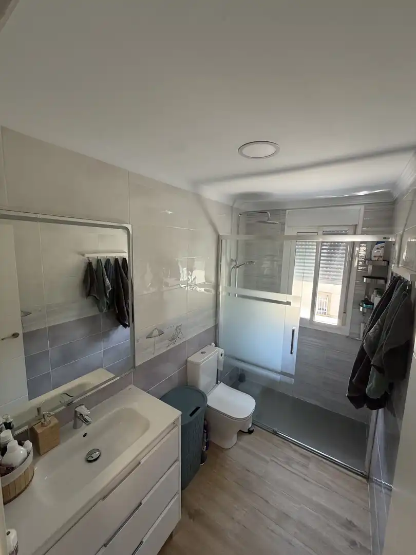 Wohnung zum Verkauf in Avenida Quinto Centenario, 94, V Centenario - Piletas - Capuchinos Badezimmer von Wohnung zum Verkauf in Sanlúcar de Barrameda mit Klimaanlage, Gemeinschaftsparkplatz und Balkon