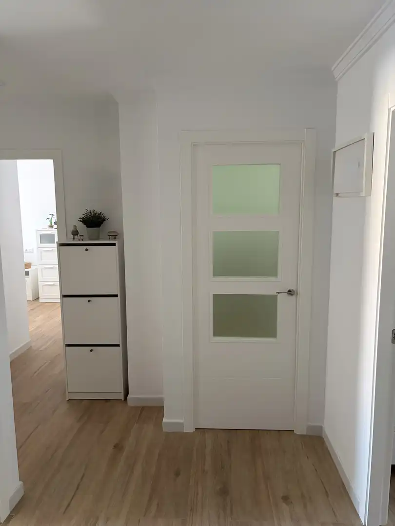 Wohnung zum Verkauf in Avenida Quinto Centenario, 94, V Centenario - Piletas - Capuchinos Schlafzimmer von Wohnung zum Verkauf in Sanlúcar de Barrameda mit Klimaanlage, Gemeinschaftsparkplatz und Balkon