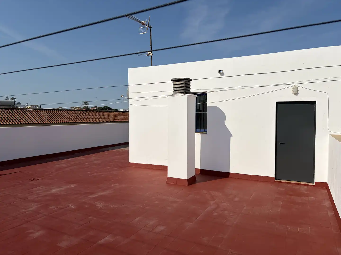 Wohnung zum Verkauf in Avenida Quinto Centenario, 94, V Centenario - Piletas - Capuchinos Terrasse von Wohnung zum Verkauf in Sanlúcar de Barrameda mit Klimaanlage, Gemeinschaftsparkplatz und Balkon
