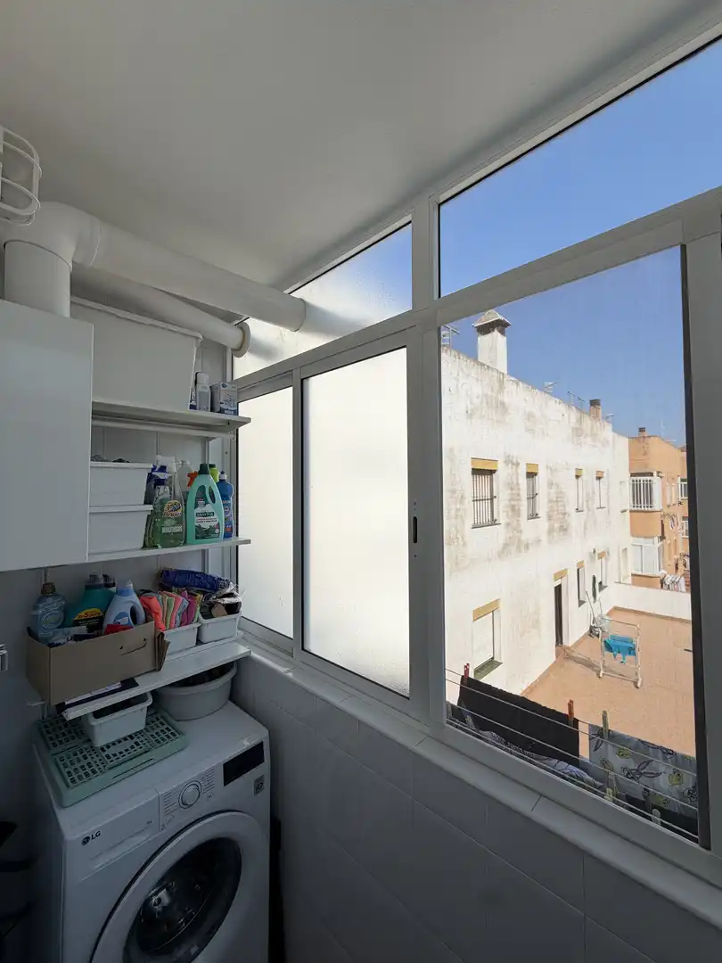 Wohnung zum Verkauf in Avenida Quinto Centenario, 94, V Centenario - Piletas - Capuchinos Terrasse von Wohnung zum Verkauf in Sanlúcar de Barrameda mit Klimaanlage, Gemeinschaftsparkplatz und Balkon