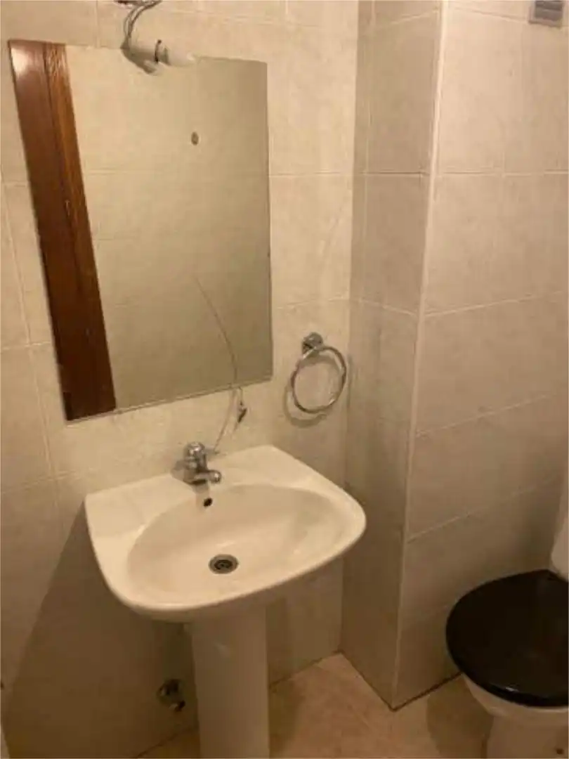 Piso de alquiler en Hospital - Nuevo Centro de Talavera de la Reina Baño de Piso de alquiler en Talavera de la Reina con Calefacción y Terraza