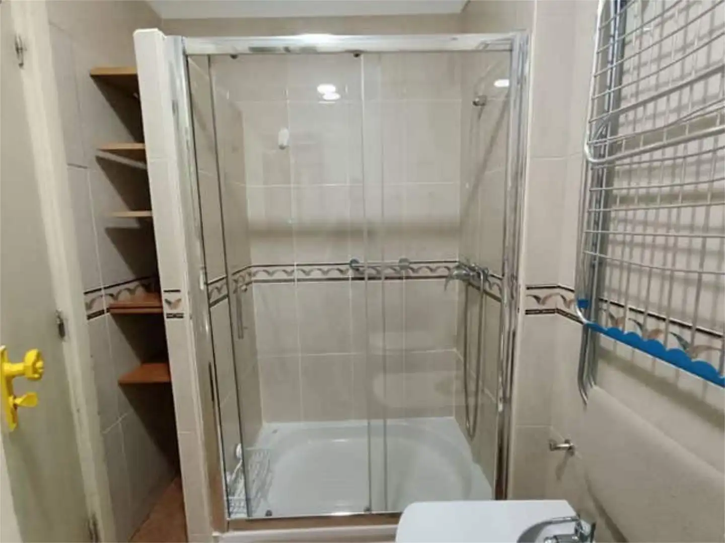 Flat for rent in Centro Bathroom of Flat for rent in Santa Cruz de Tenerife with Terrace and Furnished