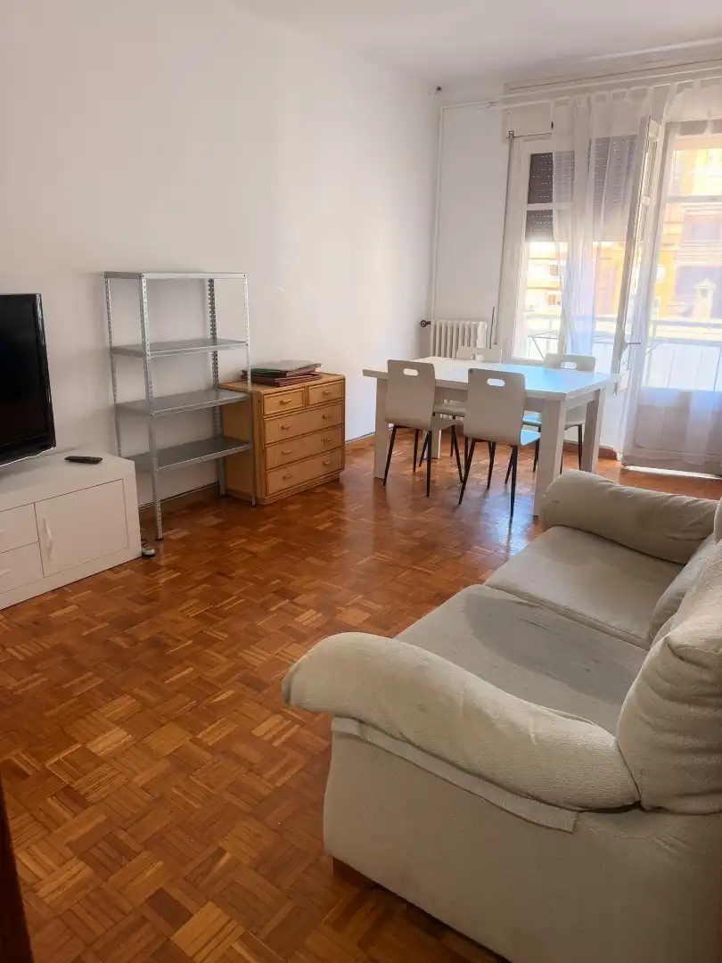 Wohnung zur Miete in Carrer Humbert Torres, 16, Príncep de Viana - Clot -Xalets Humbert Torres Wohnzimmer von Wohnung zur Miete in Lleida Capital mit Terrasse und Balkon