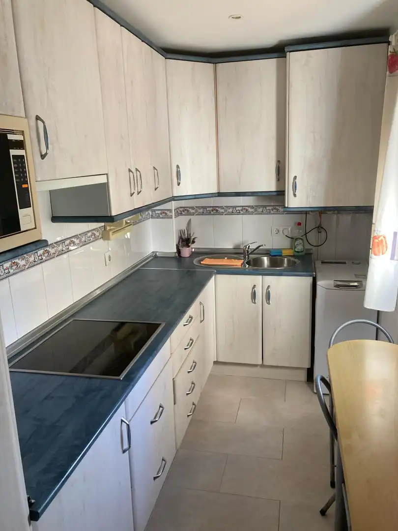 Flat for rent in Calle Godofredo Ortega y Muñoz, 39, Valdepasillas - La Paz - Huerta Rosales Kitchen of Flat for rent in Badajoz with Air Conditioner, Heating and Private garden