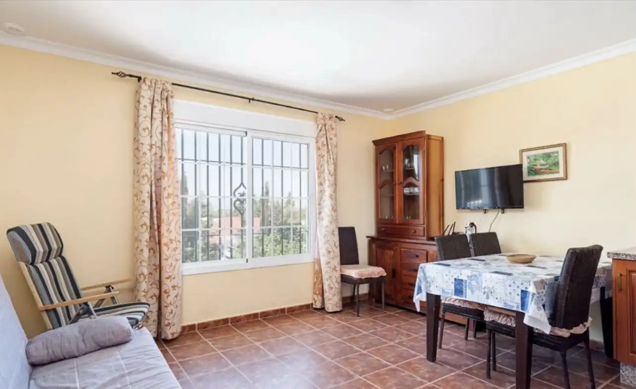 Casa o xalet de lloguer a Calle Pelota, 13, El Pópulo - Santa María Sala d'estar de Casa o xalet de lloguer en Cádiz amb Aire condicionat, Calefacció i Jardí privat