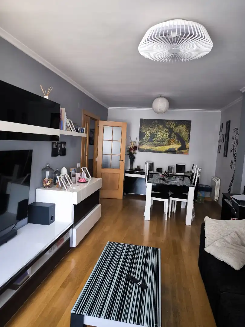 Piso en venta en Calle Sorbona, 7, Universidad - Las Huelgas Sala de estar de Piso en venta en Burgos con Jardín privado y Balcón
