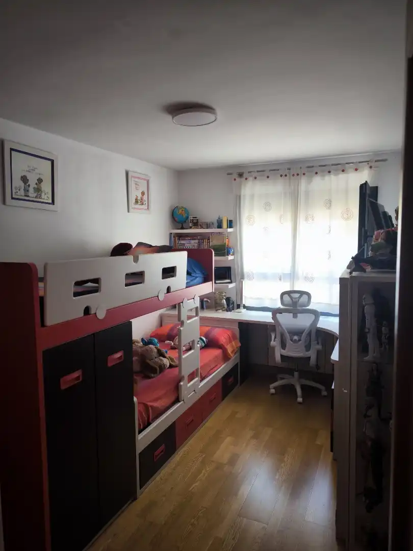 Piso en venta en Calle Sorbona, 7, Universidad - Las Huelgas Habitación de Piso en venta en Burgos con Jardín privado y Balcón