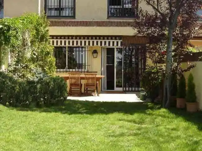 Einfamilien-Reihenhaus zur Miete in Colonia
