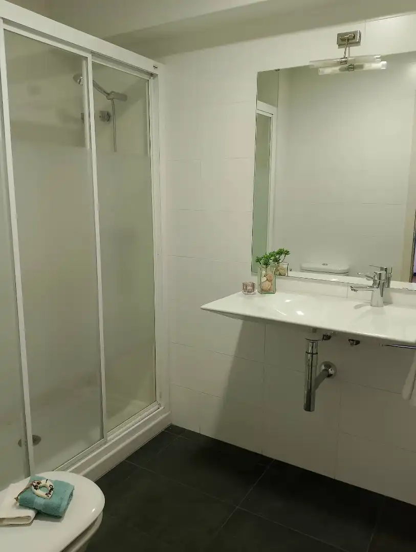 Wohnung zum Verkauf in Rúa de Pizarro, 75, Centro Urbano Badezimmer von Wohnung zum Verkauf in Vigo mit Balkon
