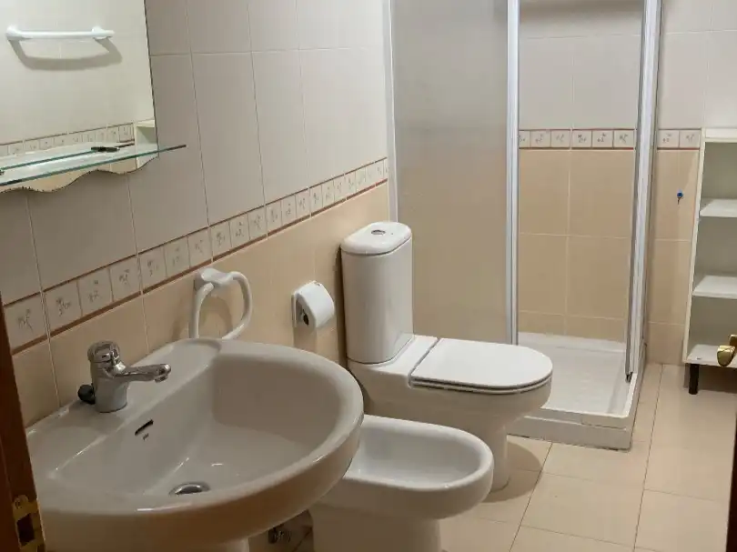 Wohnung zur Miete in Calle Coimbra, 1, Universidad - Las Huelgas Badezimmer von Wohnung zur Miete in Burgos Capital mit Balkon