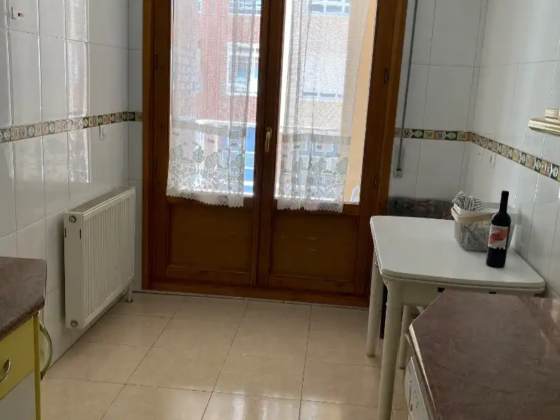 Wohnung zur Miete in Calle Coimbra, 1, Universidad - Las Huelgas Küche von Wohnung zur Miete in Burgos Capital mit Balkon