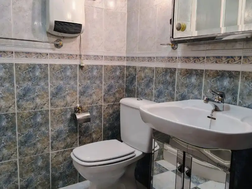 Bany de Pis de lloguer en  Jaén Capital amb Aire condicionat i Terrassa