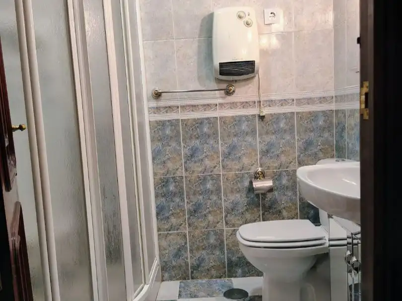 Bany de Pis de lloguer en  Jaén Capital amb Aire condicionat i Terrassa