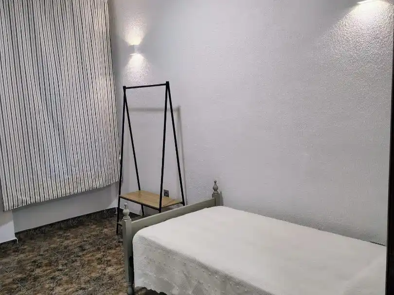 Dormitori de Pis de lloguer en  Jaén Capital amb Aire condicionat i Terrassa