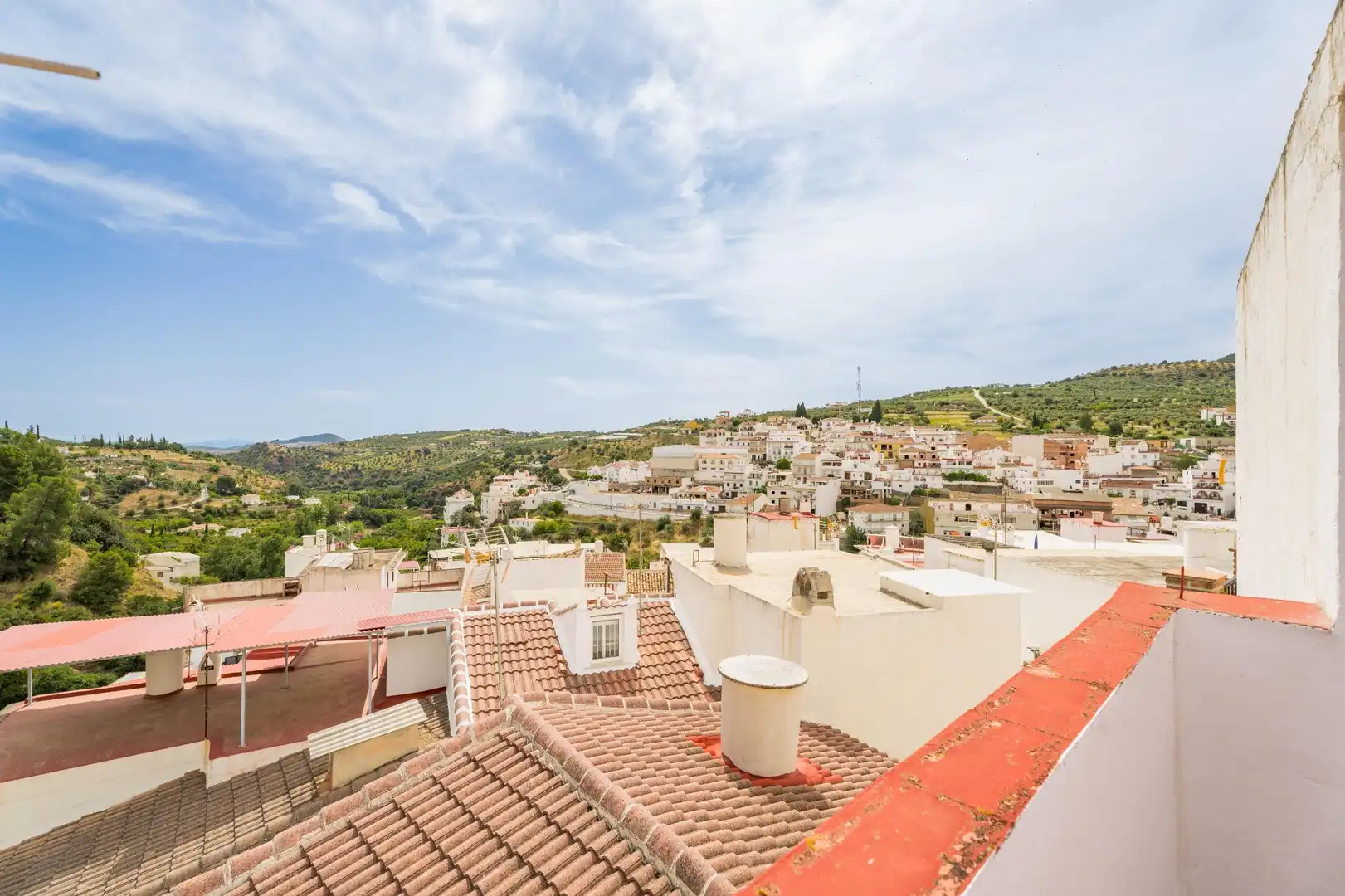 Casa adosada en venda a Calle Cuesta del Caño, 10, Tolox Vista exterior de Casa adosada en venda en Tolox amb Terrassa i Balcó