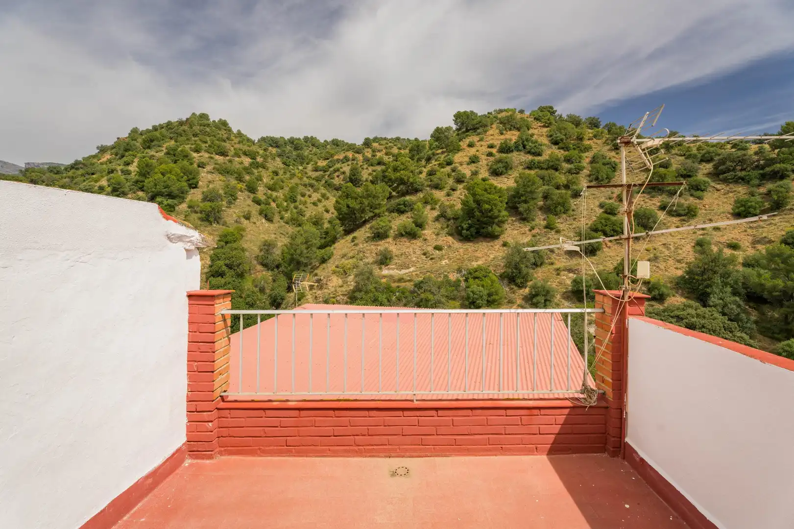 Casa adosada en venda a Calle Cuesta del Caño, 10, Tolox Terrassa de Casa adosada en venda en Tolox amb Terrassa i Balcó