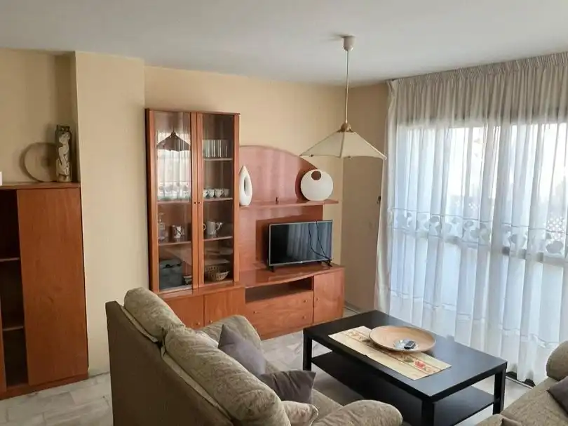 Piso de alquiler en Avenida Juan Melgarejo, 6, Vistahermosa - Fuentebravía Sala de estar de Piso de alquiler en El Puerto de Santa María con Terraza, Piscina y Balcón