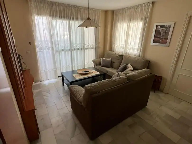 Piso de alquiler en Avenida Juan Melgarejo, 6, Vistahermosa - Fuentebravía Sala de estar de Piso de alquiler en El Puerto de Santa María con Terraza, Piscina y Balcón