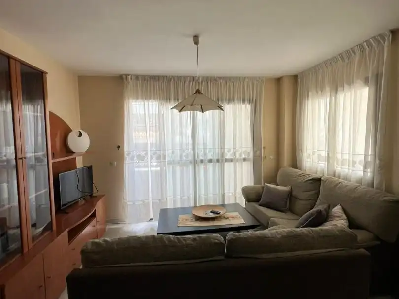 Piso de alquiler en Avenida Juan Melgarejo, 6, Vistahermosa - Fuentebravía Sala de estar de Piso de alquiler en El Puerto de Santa María con Terraza, Piscina y Balcón