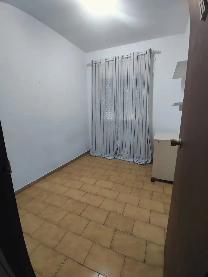 Flat for rent in Plaza Luis de Zúñiga, 13, Miralvalle - Av. Virgen del Puerto - La Data Bedroom of Flat for rent in Plasencia with Air Conditioner, Terrace and Balcony