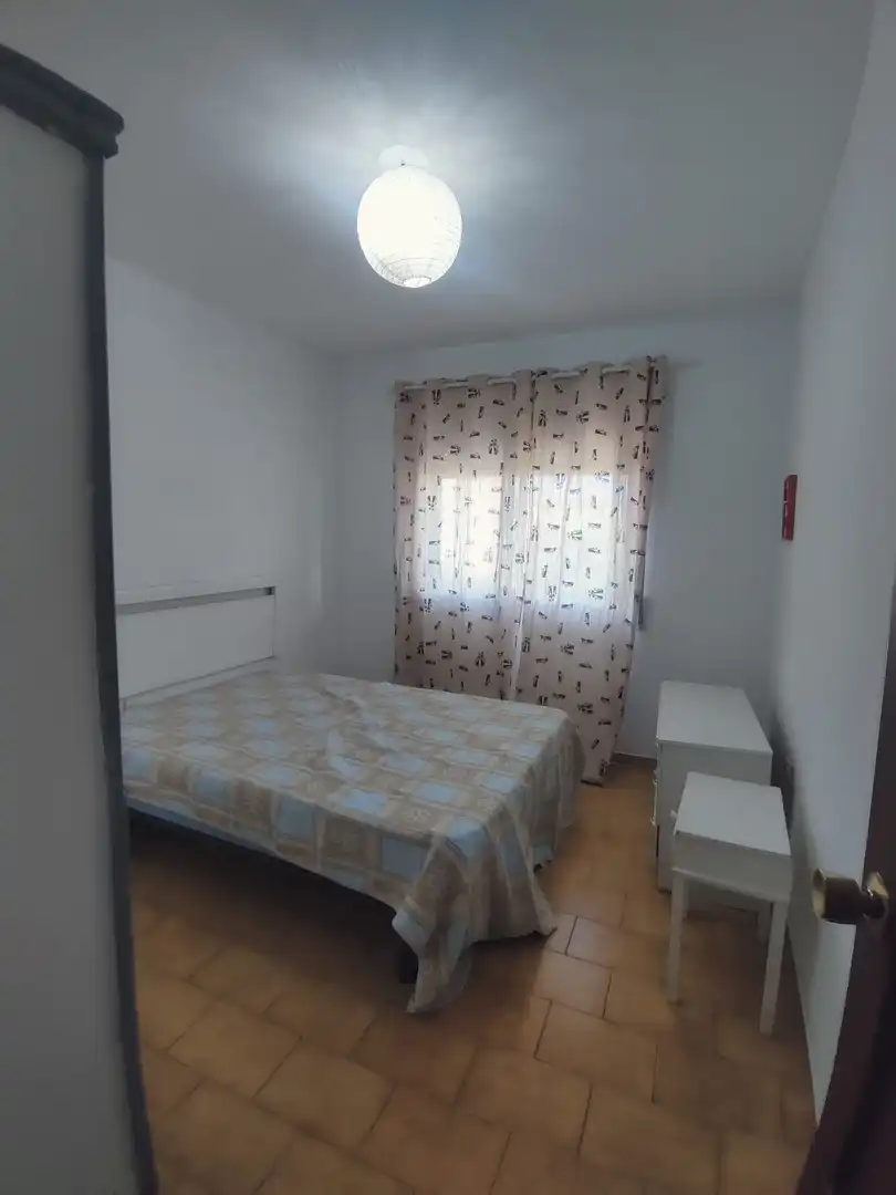 Flat for rent in Plaza Luis de Zúñiga, 13, Miralvalle - Av. Virgen del Puerto - La Data Bedroom of Flat for rent in Plasencia with Air Conditioner, Terrace and Balcony