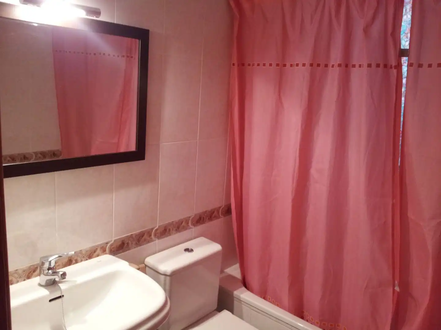 Flat for rent in Calle América, 14, Badajoz Capital Bathroom of Flat for rent in Badajoz Capital with Air Conditioner and Balcony
