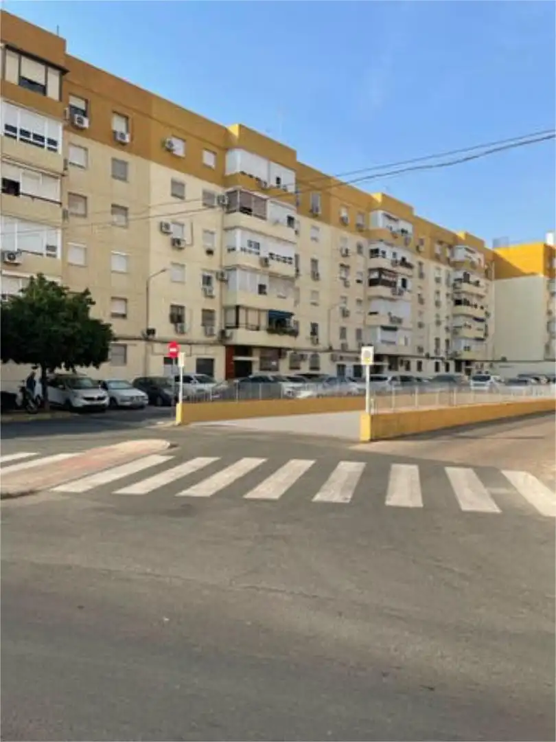 Vista exterior de Garatge de lloguer en Sevilla