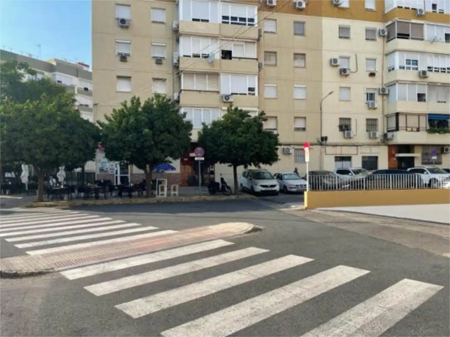 Vista exterior de Garatge de lloguer en Sevilla