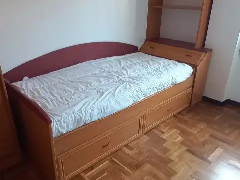 Habitació a Avenida del Llano, 66, Llano Dormitori de Pis per a compartir en Gijón amb Calefacció, Parquet i Moblat