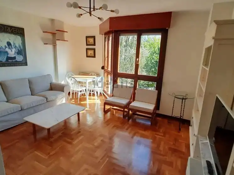 Habitació a Avenida del Llano, 66, Llano Sala d'estar de Pis per a compartir en Gijón amb Calefacció, Parquet i Moblat