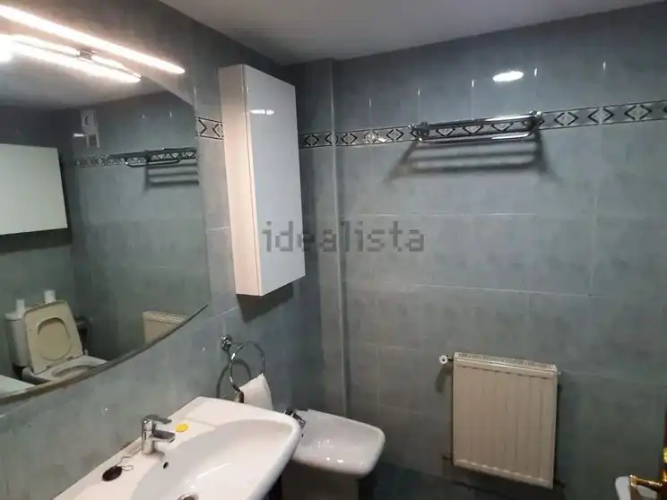 Habitació a Avenida del Llano, 66, Llano Bany de Pis per a compartir en Gijón amb Calefacció, Parquet i Moblat