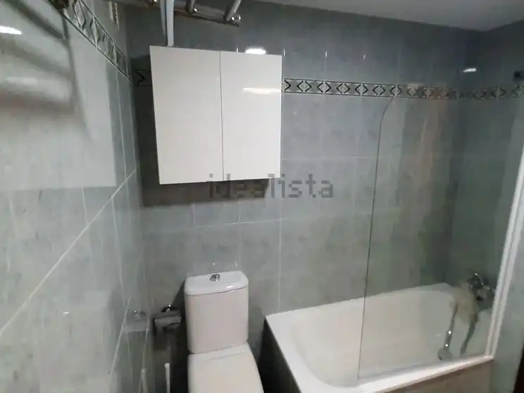 Habitació a Avenida del Llano, 66, Llano Bany de Pis per a compartir en Gijón amb Calefacció, Parquet i Moblat