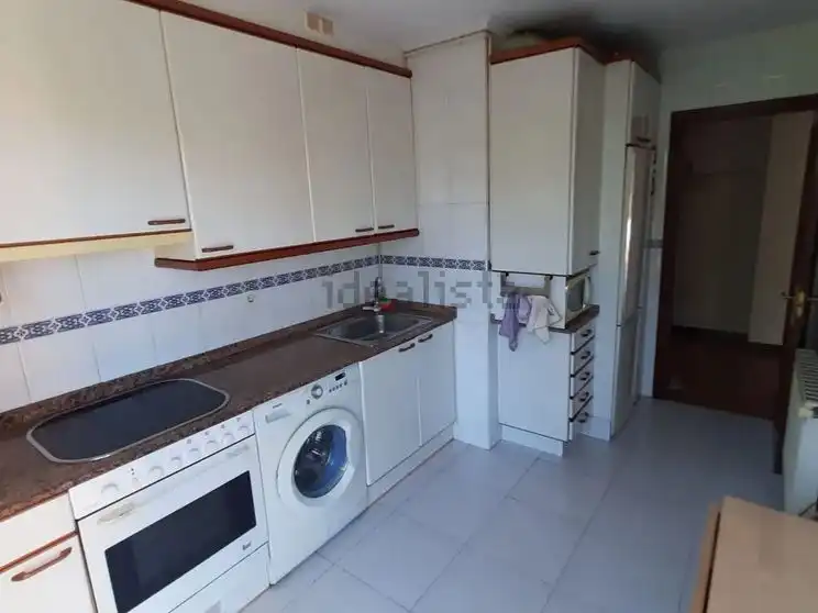 Habitació a Avenida del Llano, 66, Llano Cuina de Pis per a compartir en Gijón amb Calefacció, Parquet i Moblat
