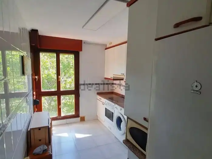 Habitació a Avenida del Llano, 66, Llano Cuina de Pis per a compartir en Gijón amb Calefacció, Parquet i Moblat