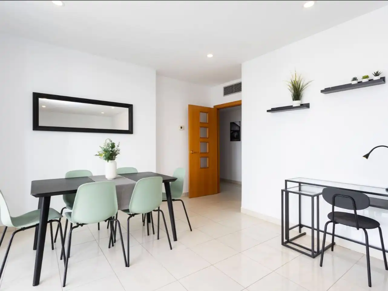 Piso en venta en Calle Los Llanos Seis, 5, La Salud - La Salle Comedor de Piso en venta en Santa Cruz de Tenerife Capital con Aire acondicionado