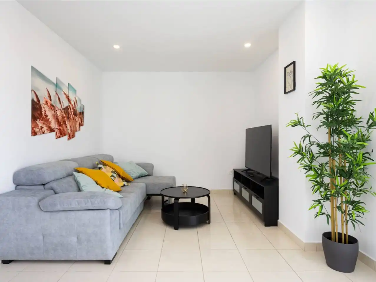 Piso en venta en Calle Los Llanos Seis, 5, La Salud - La Salle Sala de estar de Piso en venta en Santa Cruz de Tenerife Capital con Aire acondicionado