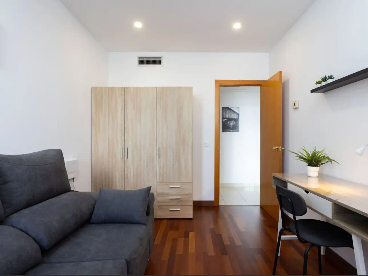 Piso en venta en Calle Los Llanos Seis, 5, La Salud - La Salle Habitación de Piso en venta en Santa Cruz de Tenerife Capital con Aire acondicionado