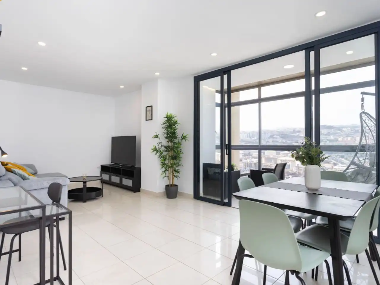 Piso en venta en Calle Los Llanos Seis, 5, La Salud - La Salle Sala de estar de Piso en venta en Santa Cruz de Tenerife Capital con Aire acondicionado