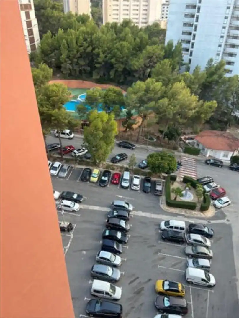 Apartamento de alquiler en Sierra Helada Parking de Apartamento de alquiler en Benidorm con Jardín privado, Piscina y Amueblado
