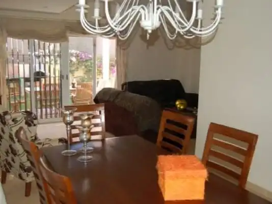 Casa o chalet de alquiler en Calle Salvia, 40, Espartinas Pueblo Comedor de Casa o chalet de alquiler en Espartinas con Aire acondicionado, Jardín privado y Piscina