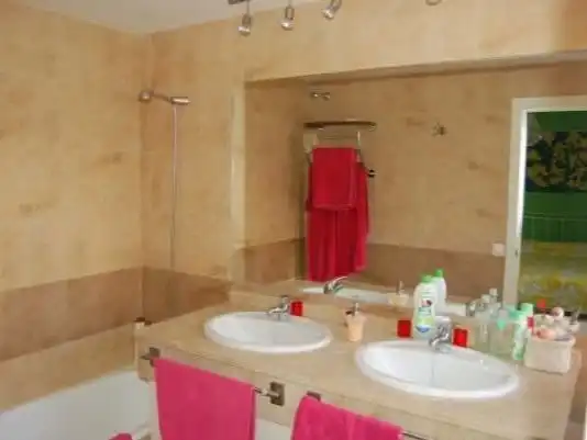 Casa o chalet de alquiler en Calle Salvia, 40, Espartinas Pueblo Baño de Casa o chalet de alquiler en Espartinas con Aire acondicionado, Jardín privado y Piscina