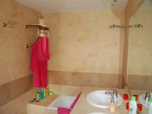 Casa o chalet de alquiler en Calle Salvia, 40, Espartinas Pueblo Baño de Casa o chalet de alquiler en Espartinas con Aire acondicionado, Jardín privado y Piscina