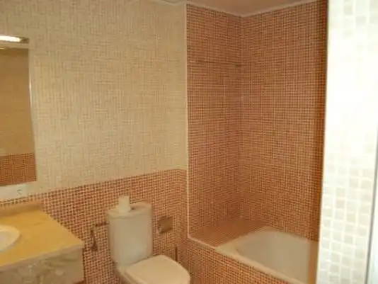 Casa o chalet de alquiler en Calle Salvia, 40, Espartinas Pueblo Baño de Casa o chalet de alquiler en Espartinas con Aire acondicionado, Jardín privado y Piscina