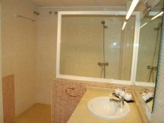 Casa o chalet de alquiler en Calle Salvia, 40, Espartinas Pueblo Baño de Casa o chalet de alquiler en Espartinas con Aire acondicionado, Jardín privado y Piscina
