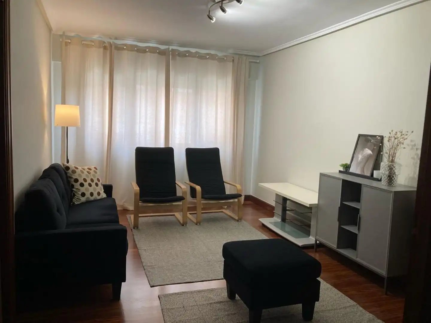 Piso en venta en Aretxalde Auzoa, 160, Lezama Sala de estar de Piso en venta en Lezama con Calefacción, Amueblado y Balcón