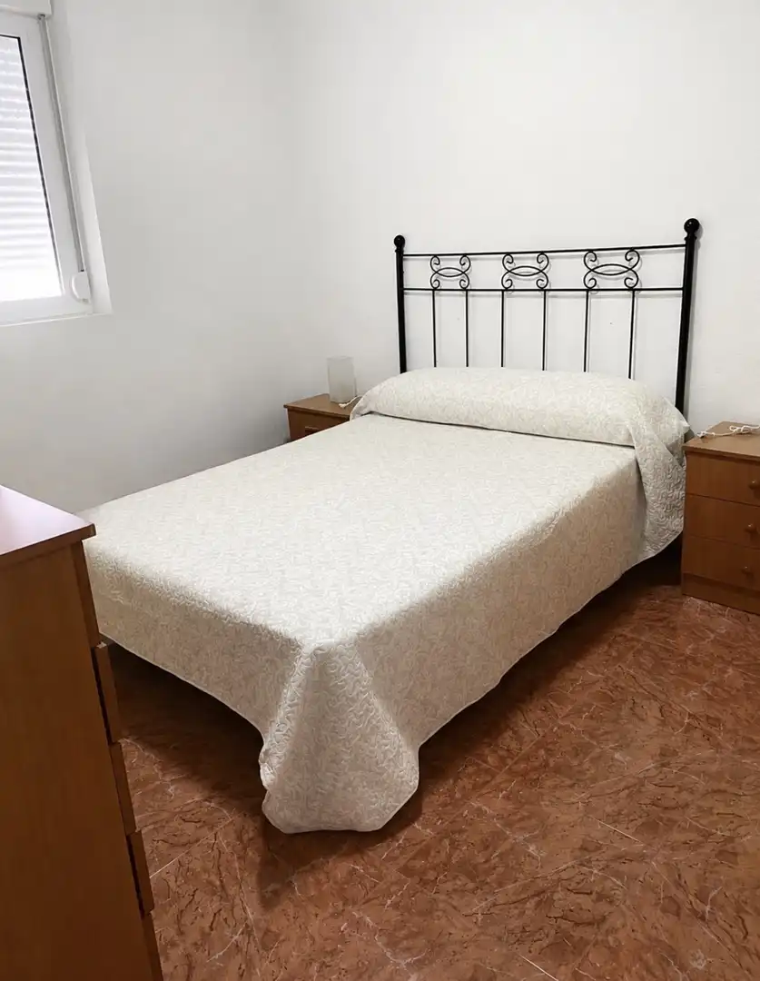 Pis de lloguer a Calle Santo Ángel, 4, Barrio de los Remedios Dormitori de Pis de lloguer en Sevilla amb Aire condicionat i Moblat