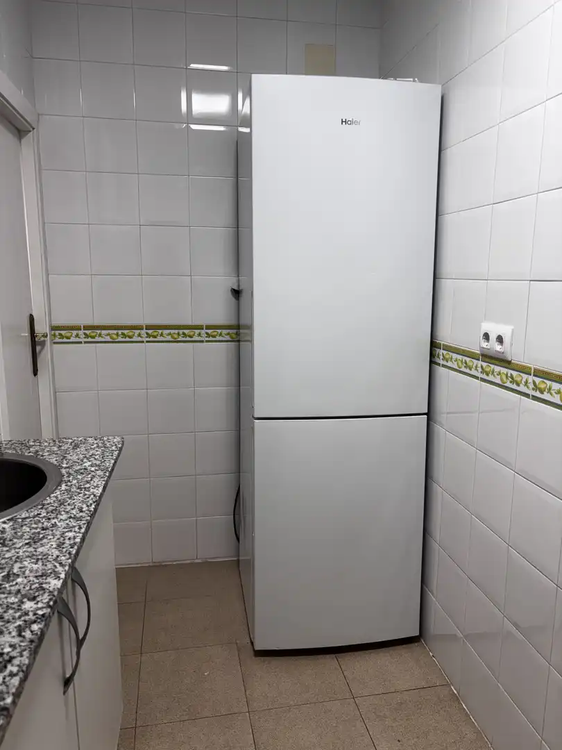 Pis de lloguer a Calle Santo Ángel, 4, Barrio de los Remedios Bany de Pis de lloguer en Sevilla amb Aire condicionat i Moblat