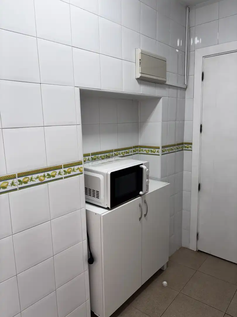 Pis de lloguer a Calle Santo Ángel, 4, Barrio de los Remedios Cuina de Pis de lloguer en Sevilla amb Aire condicionat i Moblat