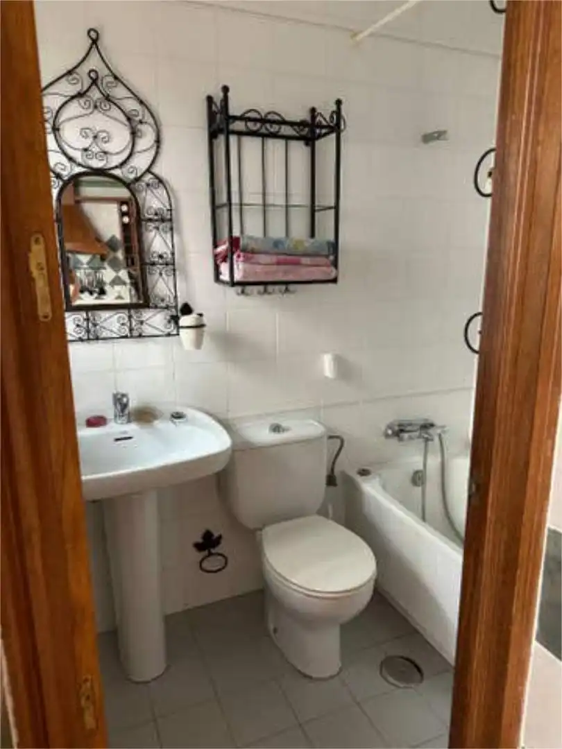 Casa o chalet de alquiler en Écija Baño de Casa o chalet de alquiler en Écija con Calefacción y Amueblado
