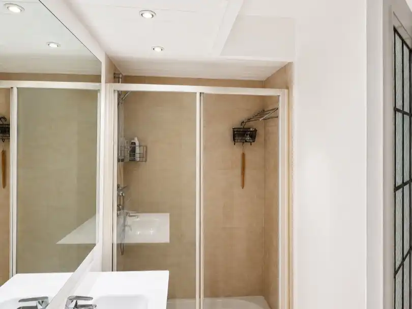 Flat for sale in Calle Islas Filipinas, 40, Vallehermoso Bathroom of Flat for sale in Madrid Capital with Air Conditioner and Balcony